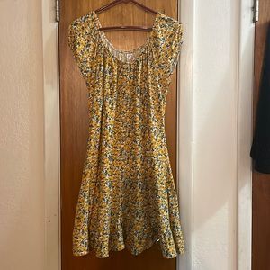 A pretty yellow flower dress